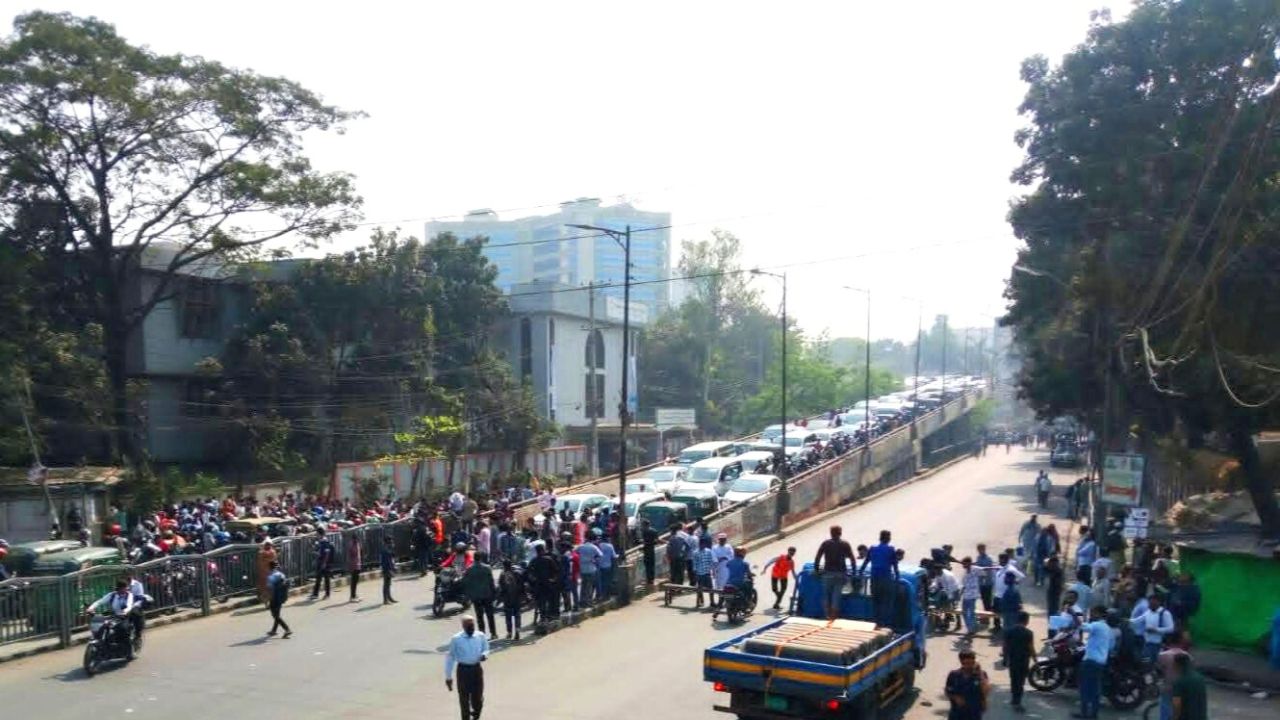 অবরোধ শেষে যানজটের কবলে নাকাল নগরবাসী