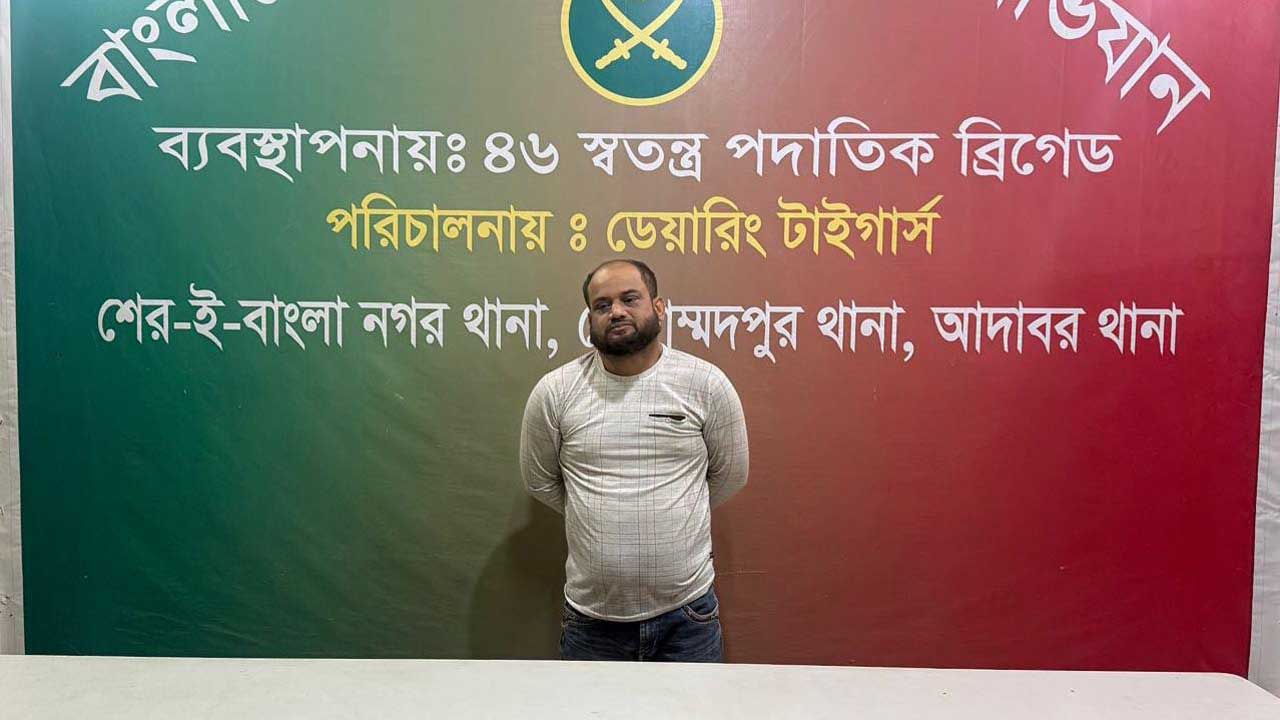 মোহাম্মদপুরে সেনাবাহিনীর অভিযানে অস্ত্রসহ চাঁদাবাজ আটক