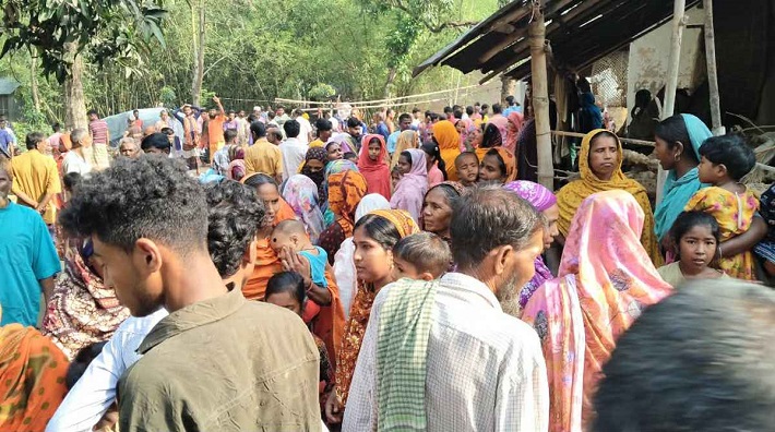 নওগাঁয় একই পরিবারের ৪ জনের গলা কাটা লাশ উদ্ধার